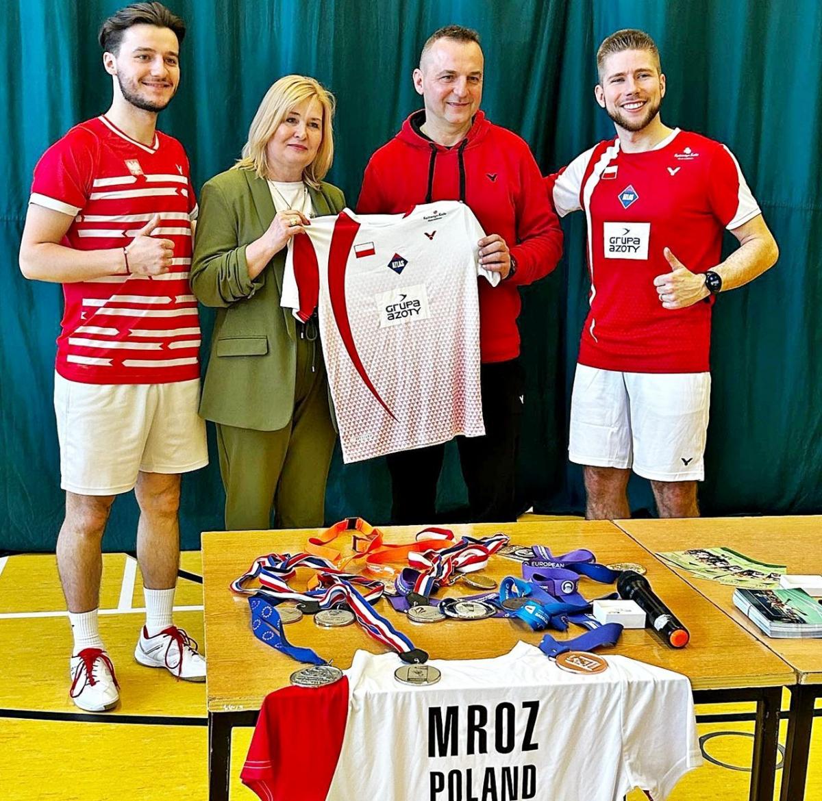 Bartłomiej Mróz (z prawej) to wielokrotny medalista mistrzostw Polski i Europy. Obok pomysłodawca spotkania Tomasz Kordek.<br/>fot.ze zbiorów własnych