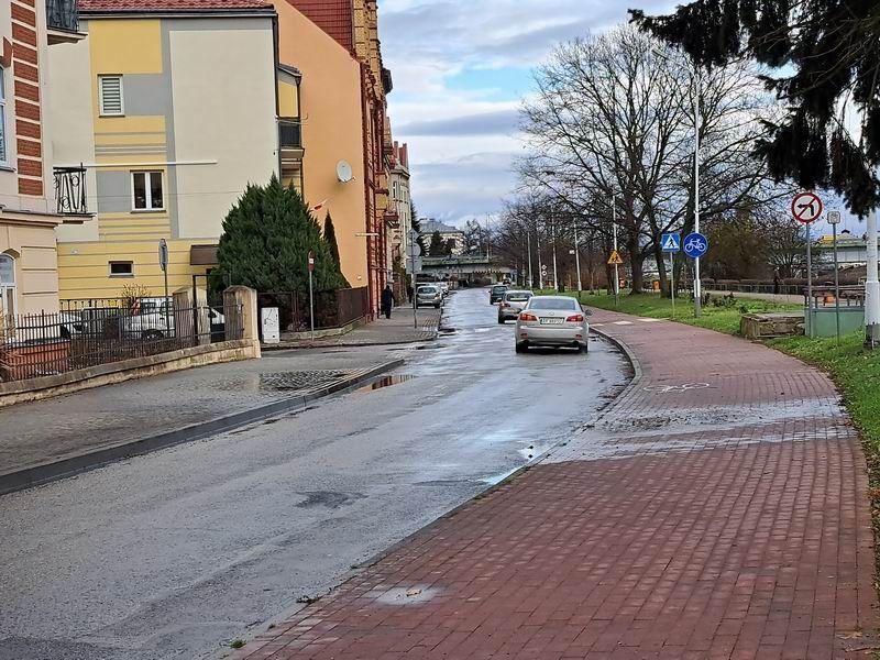 Planowana przez miasto przebudowa ulic 22 Stycznia i Wybrzeże Jana Pawła II, obejmująca m.in. odwodnienie ulicy, jeszcze nie ruszyła z miejsca, a już zdążyła wzbudzić kontrowersje.<br/>fot.Urszula Gielo