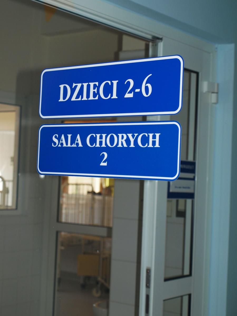 Mali pacjenci oddziału chorób dzieci przemyskiego szpitala na konsultacje neurologiczne przewożenie są karetką do gabinetu w przychodni na Sportowej. Mimo uciążliwości z tym związanych szpital nie na razie pomysłu na zmianę tej sytuacji.

<br/>fot.Mariusz Godos / Archiwum