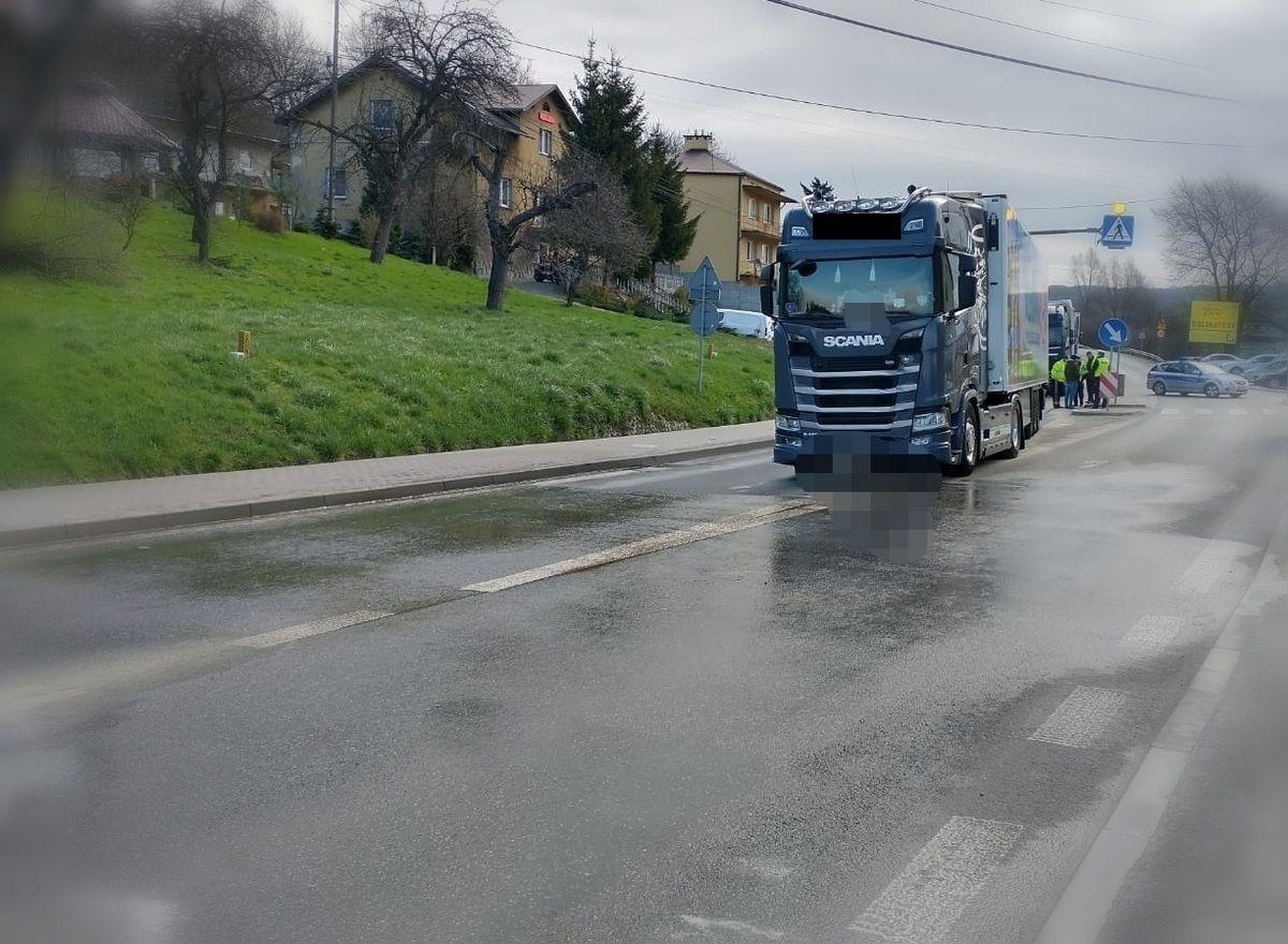 Na miejscu wypadku pracowali policjanci, prokurator i biegły z zakresu wypadków drogowych. <br/>fot.KPP Strzyżów