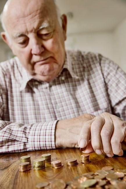 Mimo że „trzynastki” brutto będą wypłacone wszystkim seniorom w takiej samej kwocie, świadczenia na rękę będą zróżnicowane, dlatego że im wyższa emerytura, tym wyższy podatek dochodowy do odliczenia.


<br/>fot.ze zbiorów własnych