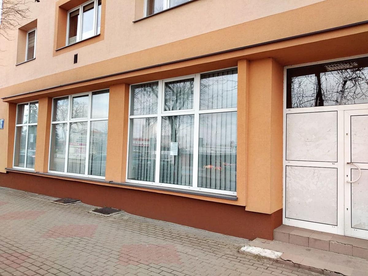 Wnętrza jak stały puste, tak stoją. 11 kwietnia br. może zostać wyłoniony podmiot, który poprowadzi sklep. Może tym razem wreszcie się uda? Trzymamy kciuki!<br/>fot.Mariusz Godos