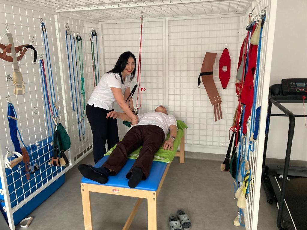 Koordynatorka Ośrodku Dziennej Rehabilitacji Ogólnoustrojowej w Przemyślu Ewelina Gilżyńska-Orfin:– W ośrodku dziennej rehabilitacji pacjentom przysługuje średnio 5 zabiegów fizjoterapeutycznych dziennie z zakresu fizyko-, kinezy- i hydroterapii oraz masaż.
