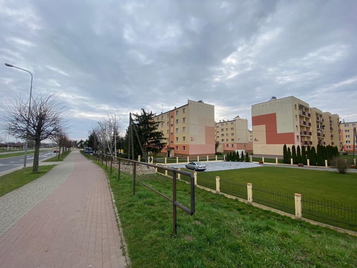 
Mieszkańcy osiedla „Za Wiarem”, bardziej znanego jako „Płyty”, od lat borykają się z hałasem. W ubiegłym roku, „z uwagi na rozdysponowanie środków finansowych przeznaczonych na prowadzenie remontów dróg”, wskazane zadanie nie mogło być zrealizowane. O to, czy jest szansa „wygłuszyć” „Płyty” w 2023 