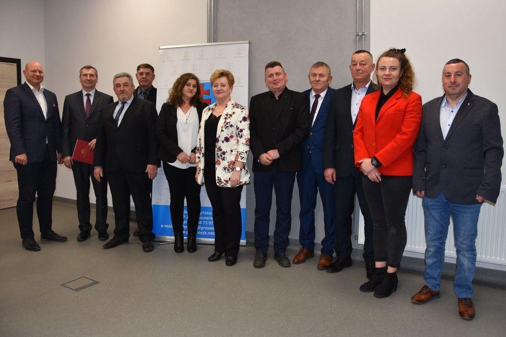 Zaświadczenia odebrali sołtysi wybrani na najbliższą kadencję.<br/>fot.UG Przeworsk