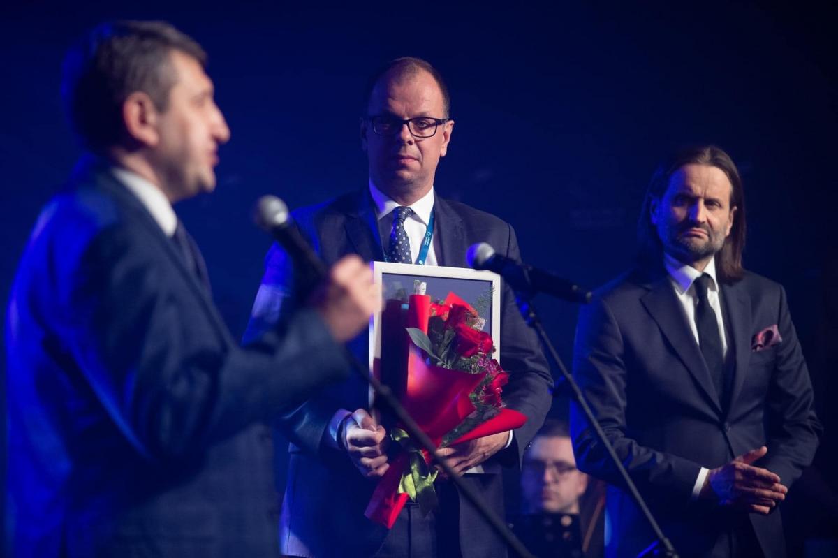 W kategorii „Samorząd” nagroda bezapelacyjnie przypadła Przemyślowi i jego mieszkańcom. W ich imieniu wyróżnienie odebrał prezydent miasta Wojciech Bakun. <br/>fot.ze zbiorów organizatora