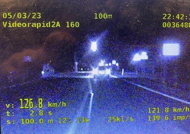 Obaj uchwyceni kilka dni temu w oku kamery dwaj kierowcy poruszający się drogami powiatu krośnieńskiego stracili prawo jazdy.<br/>fot.KMP Krosno