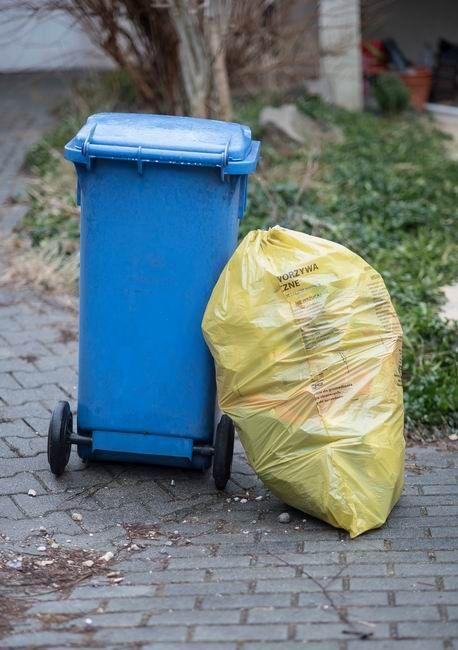 Gmina przypomina, że od każdego z mieszkańców zależy, jaka będzie cena za śmieci, bo prawidłowa segregacja ma wpływ na zmniejszenie ilości odpadów zmieszanych, o wiele droższych w zagospodarowaniu od tych już posegregowanych, co przekłada się na zmniejszenie ponoszonych przez nią kosztów.<br/>fot.ze
