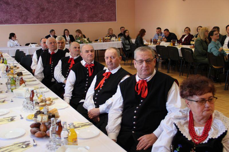 Seniorzy w ramach działalności klubu będą mogli brać udział w zajęciach kulinarnych, plastycznych, sportowo-rekreacyjnych i rehabilitacyjnych trzy razy w tygodniu, od 8 do 15. Organizatorzy zaplanowali również spotkania ze specjalistami z różnych dziedzin, wykłady i mitingi informacyjno-edukacyjne. 