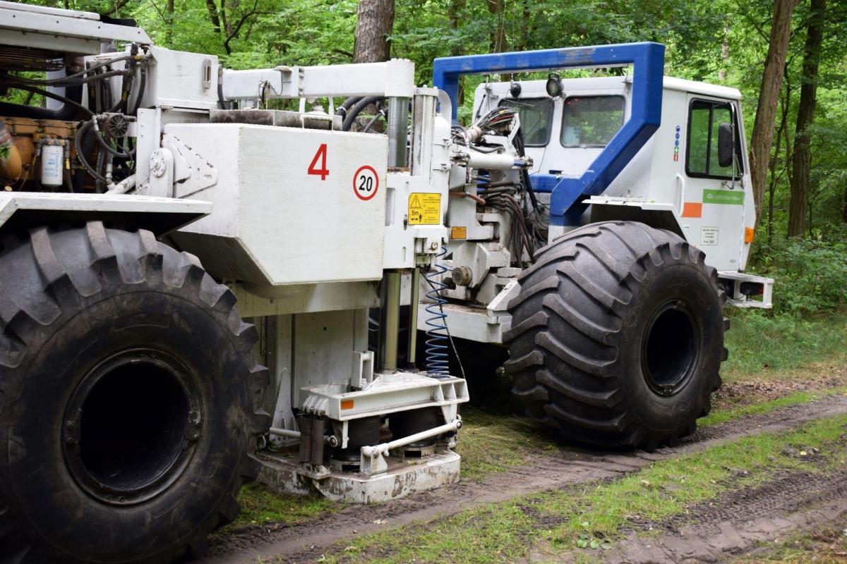 Badania geofizyczne na terenie gminy Bircza polegać będą na rejestrowaniu tzw. mikrodrgań sejsmicznych, które generowane będą mechanicznie przez zestaw czterech pojazdów wibrosejsmicznych.<br/>fot.ze zbiorów własnych