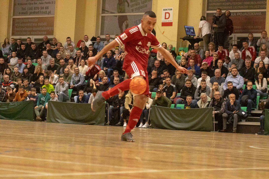 Mateusz Wanat strzelił Heiro Rzeszów cztery bramki. Mógł więcej, ale nie można mieć wszystkiego...<br/>fot.Grzegorz Gajdzik