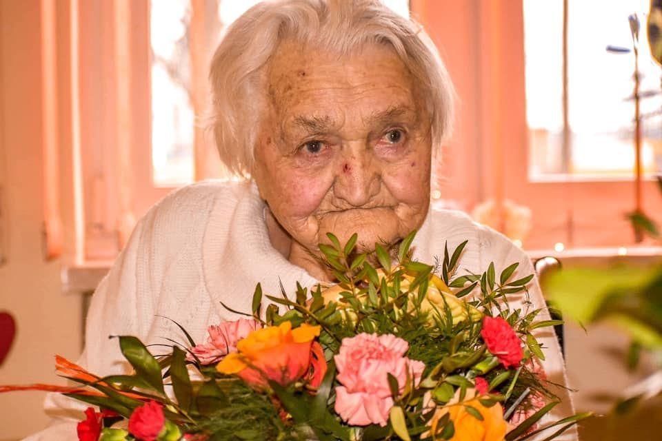 Recepta Jubilatki na długowieczność jest prosta: praca i zgoda. Pani Marii życzymy wszystkiego co najlepsze na dalsze lata życia!
<br/>fot.Małgorzata Dachnowicz