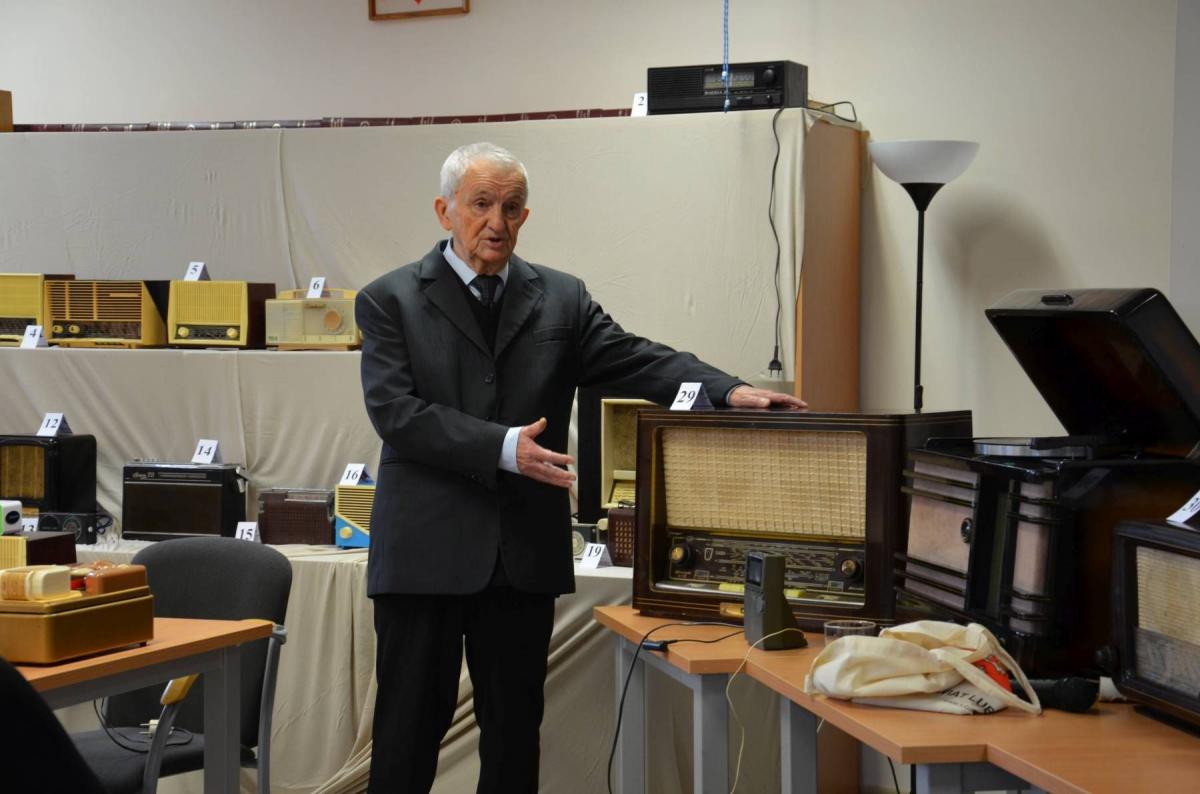 W czytelni Miejskiej Biblioteki Publicznej w Lubaczowie, wystawca Karol Kunz opowiadał o swoich zainteresowaniach licznie zebranym młodym słuchaczom. Kolejne takie spotkanie, podczas którego będzie okazja wysłuchać historii o pasji, technice i dźwięku, będzie miało miejsce podczas finisażu wystawy 2