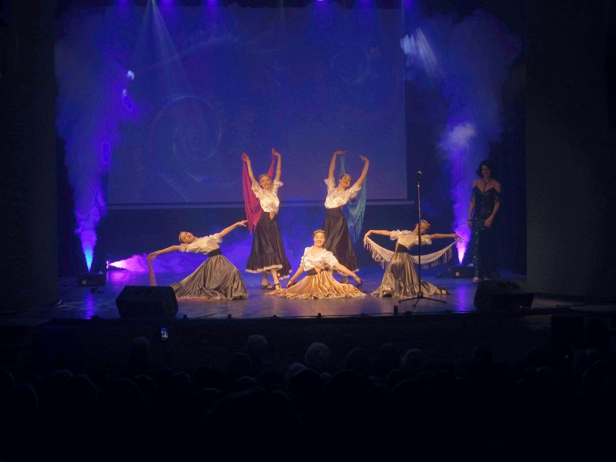 Wyjątkowe doznania wokalno-muzyczne potęgowały piękne kostiumy, widowiskowa choreografia, oprawa świetlna i multimedialna.<br/>fot.Tomasz Beliński