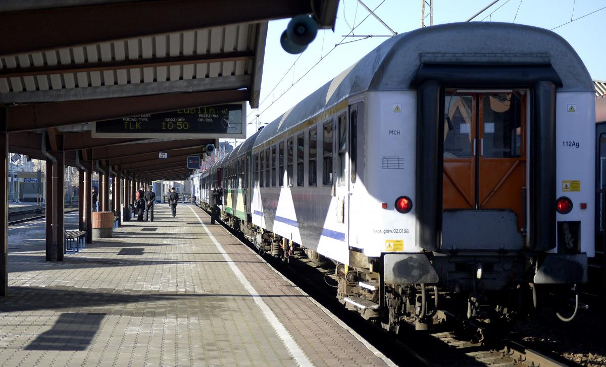 Wielu mieszkańców Podkarpacia podwyżki cen biletów kolejowych zdążyło już odczuć na własnej skórze. Od marca ma być taniej.<br/>fot.zbiory własne