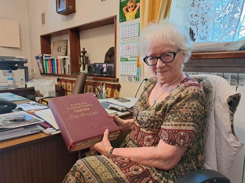 – Nasz teatr istnieje tylko i wyłącznie dzięki ludziom. To oni są teatrem. Spotykamy się często i bardzo się lubimy. Tu tworzą się przyjaźnie, zawiązują małżeństwa. Właśnie szykuje się kolejne... – mówi Krystyna Maresh-Knapek, blisko od 20 lat stojąca za sterami przemyskiego Teatru „Fredreum” i od 6