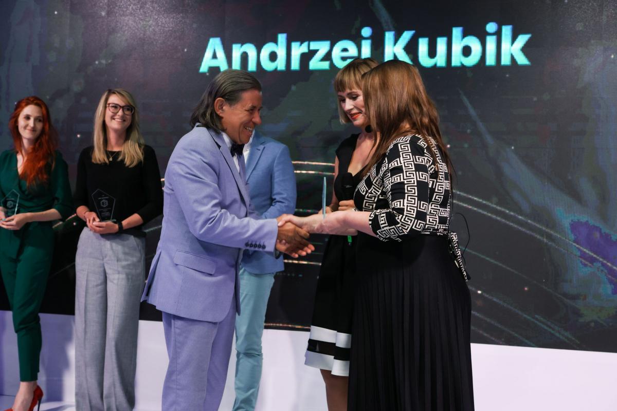 Wyróżnienie wręczyły Katarzyna Błachowicz i Agnieszka Zdanowicz, wiceprezeski koordynatora Klastra Gospodarki Odpadowej i Recyklingu.<br/>fot.UG Zarzecze
