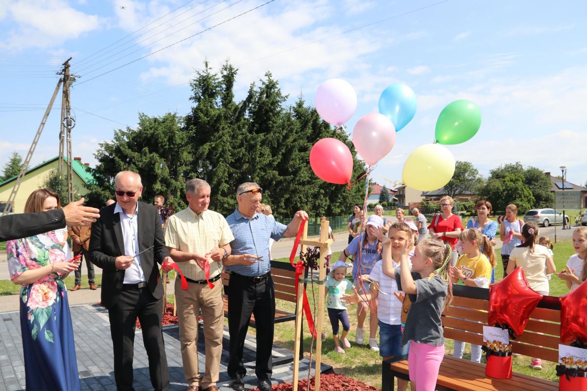 Na otwarciu nie zabrakło najmłodszych oraz przedstawicieli lokalnej społeczności.<br/>fot.UG Tryńcza