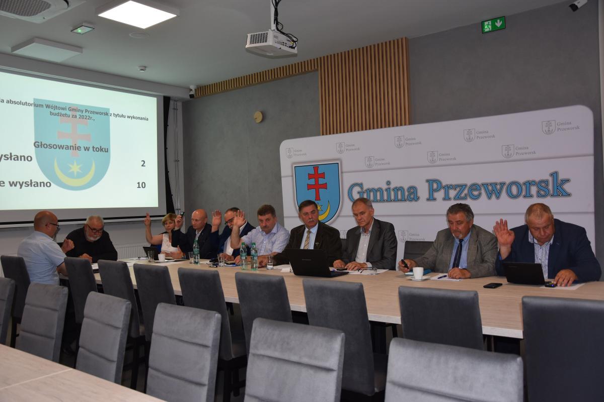 Radni w kwestii absolutorium i wotum zaufania dla włodarza gminy byli jednomyślni.<br/>fot.UG Przeworsk