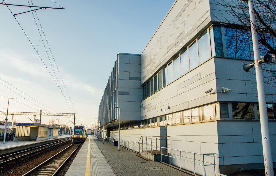 Nastolatek wsiadł do pociągu relacji Przemyśl – Gdańsk na dworcu kolejowym w Jarosławiu.<br/>fot.www.skb.net.pl
