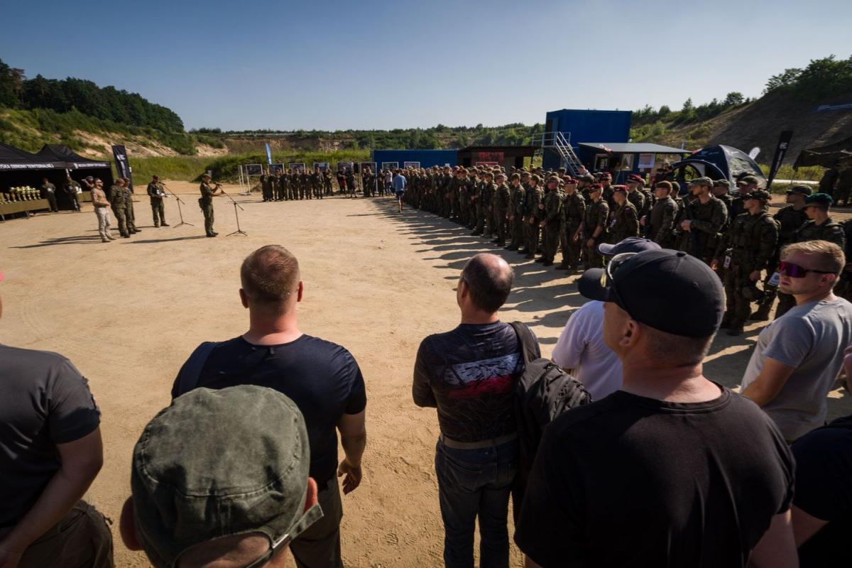 Część teoretyczna szkolenia odbyła się 24 czerwca br. w Zegrzu, część praktyczna dzień później, 25 czerwca br., na strzelnicy „Bellona” w Maryninie. Wzięli w nim udział żołnierze wciąż formowanej 20 Przemyskiej Brygady Obrony Terytorialnej.<br/>fot.ze zbiorów własnych