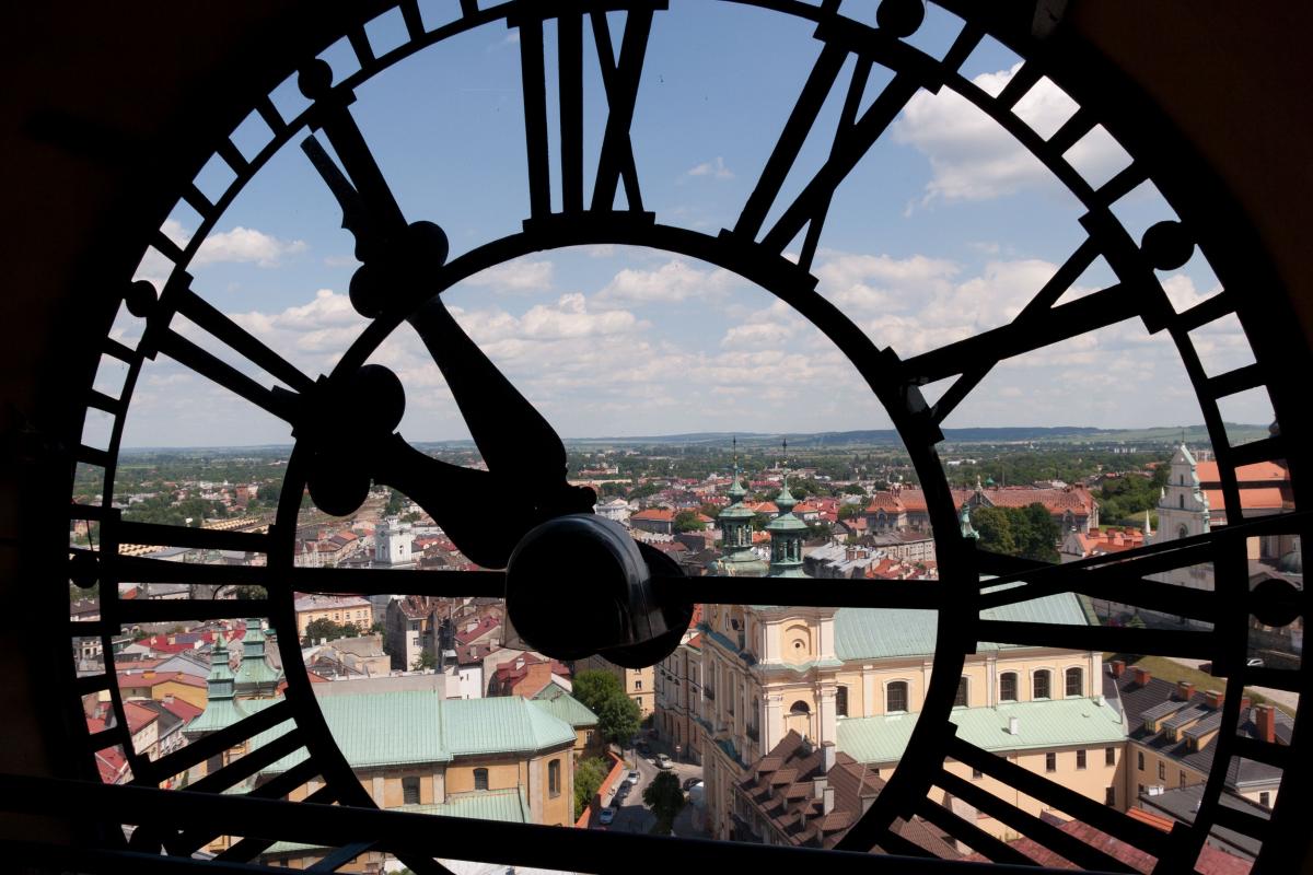 Zdaniem radnych opozycyjnych teraz kupno mieszkania z zasobów komunalnych będzie bardzo utrudnione. Władze miasta ripostują, że ograniczenie sprzedaży pozwoli na realizację zadania własnego gminy, jakim jest tworzenie warunków do zaspokajania potrzeb mieszkaniowych wspólnoty samorządowej.<br/>fot.ma