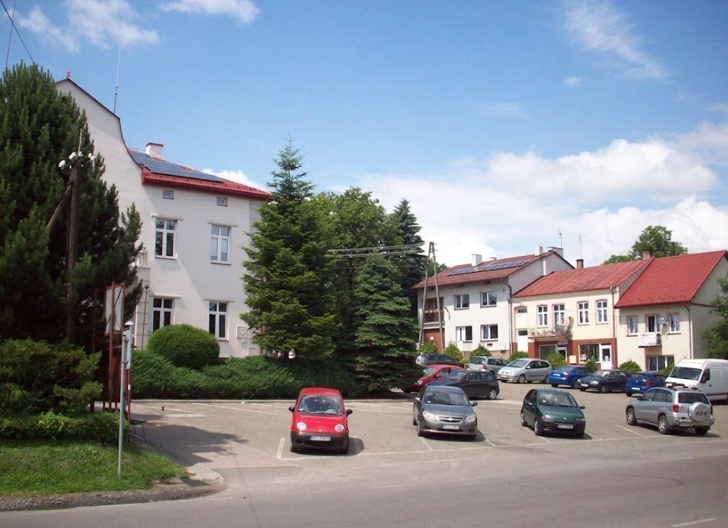 Jawornik Polski w ciągu ostatnich 550 lat przez 450 był miastem. Mimo utraty praw miejskich nadal pozostał lokalnym centrum okolicznych wiosek.<br/>fot.Google maps