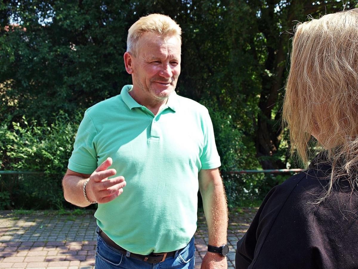 – Wszystko w naszym mieście robi się po cichu, tylnymi drzwiami. A w tym wszystkim chodzi o oszczędności, redukcję etatów. W interesie miasta powinno być otwarcie się na dzieci i rodziców. Jest wprost przeciwnie – stwierdził przewodniczący Zarządu Osiedla nr 13 „Przemysława” Henryk Hawryś.<br/>fot.M
