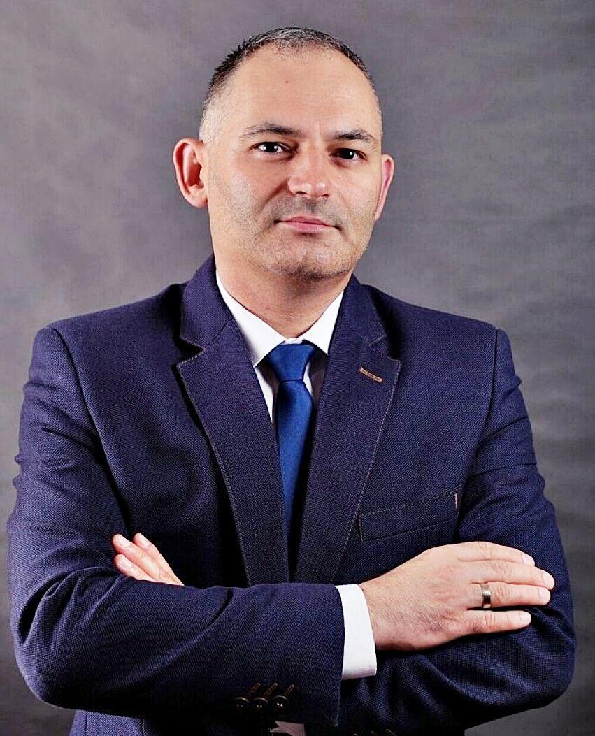 – Zawsze powtarzam, że firma to pracownicy. Przez pierwsze dwa tygodnie obecności w spółce zdążyłem już dostrzec wiele osób oddanych firmie, posiadających bardzo dużą wiedzę na temat MZK. Z ich wiedzy także na pewno będę korzystał – zapewnił nowy prezes MZK sp. z o.o. w Przemyślu Piotr Pyszczuk.<br/