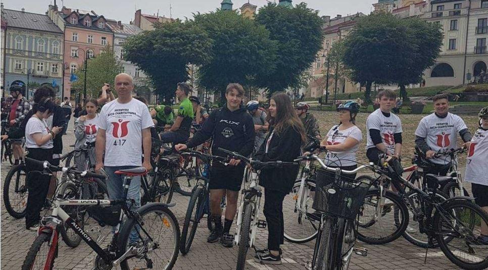 
Jak zapowiadają inicjatorzy akcji – to dopiero początek wydarzeń, które mają na celu podniesienie świadomości tragedii, jaka rozegrała się wiosną tego roku w Turcji oraz zbiórki funduszy na pomoc tym, którym żywioł zabrał wszystko. 
<br/>fot.zw. 