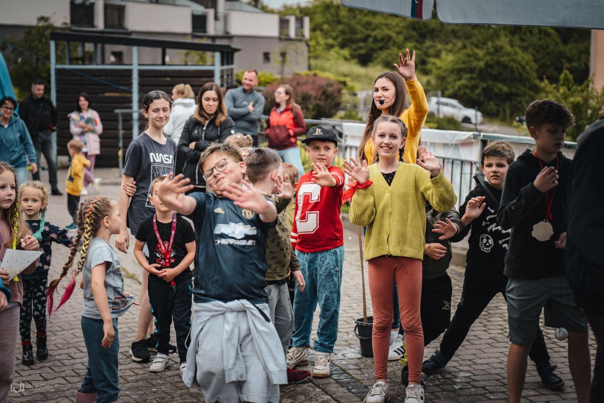 Mimo niepewnej pogody na osiedlu „In Fiore” było gwarno i wesoło.<br/>fot.ze zbiorów organizatora