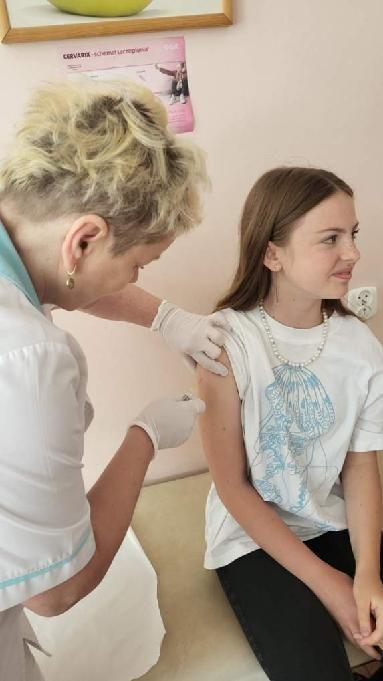 Jako pierwsza przeciw HPV w przemyskim szpitalu zaszczepiła się Maja.fot.Wojewódzki Szpital im. św. o. Pio w Przemyślu