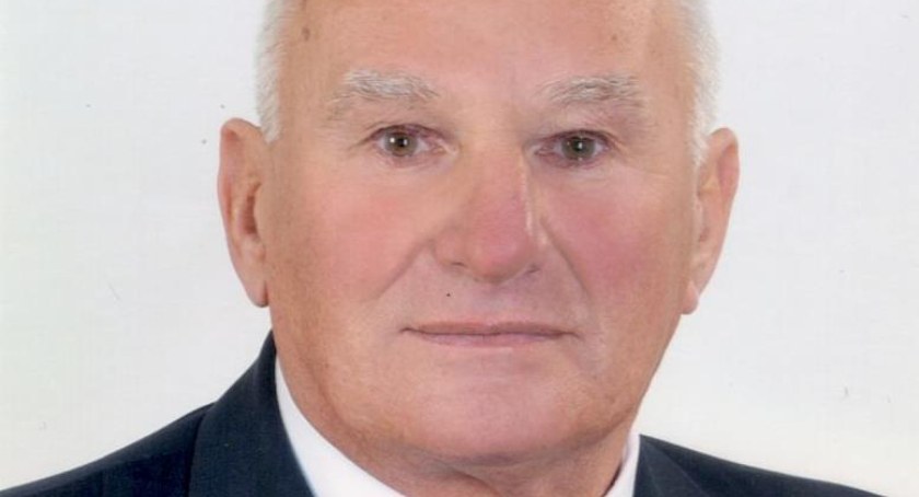 Meczami na asfaltowym boisku Czuwaju Przemyśl drużyna prowadzona przez Wacława Książka (pierwszy z prawej) awansowała do II ligi. 