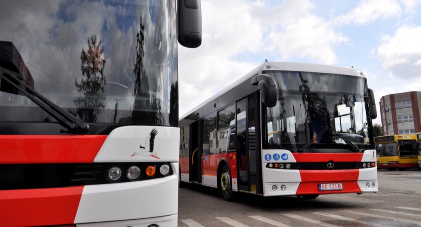 Organizatorem publicznego transportu zbiorowego w Przemyślu jest gmina miejska zatem o to, czy planowany jest powrót linii 34, bądź ustanowienie takiego połączenia, które pozwoliłoby na jak najprostszą komunikację os. Rycerskiego z ul. Jagiellońską zapytaliśmy w przemyskim magistracie.