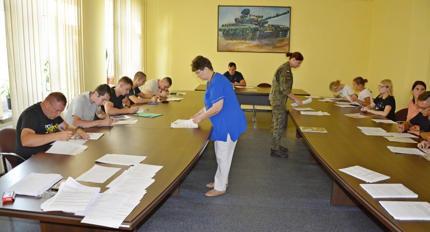 17 lipca br. w tej samej jednostce doszło do przyjęcia kolejnej grupy ochotników w ramach dobrowolnej zasadniczej służby wojskowej. 100 ochotników przez 28 dni będzie się szkolić, aby zdobyć wiedzę i umiejętności, umożliwiające wstąpienie na ścieżkę zawodowej służby wojskowej.