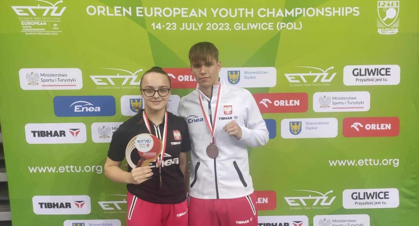 Młodzi tenisiści stołowi z Jarosławia przywieźli do domu medale Mistrzostw Europy Juniorów. Anna Brzyska została mistrzynią Starego Kontynentu w deblu, Alan Kulczycki brązowym w turnieju drużynowym.
