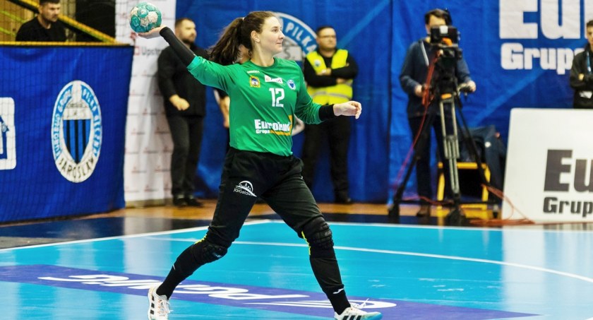 Jedna z najlepszych bramkarek poprzedniego sezonu PGNiG Superligi Piłki Ręcznej Kobiet Weronika Kordowiecka zdecydowała się pozostać w Jarosławiu. Szacunek!