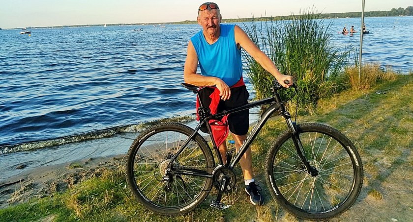 Chwile wytchnienia, krótki urlop Krzysztof Sugier spędza także aktywnie, na sportowo. Na zdjęciu nad Jeziorzem Zegrzyńskim.