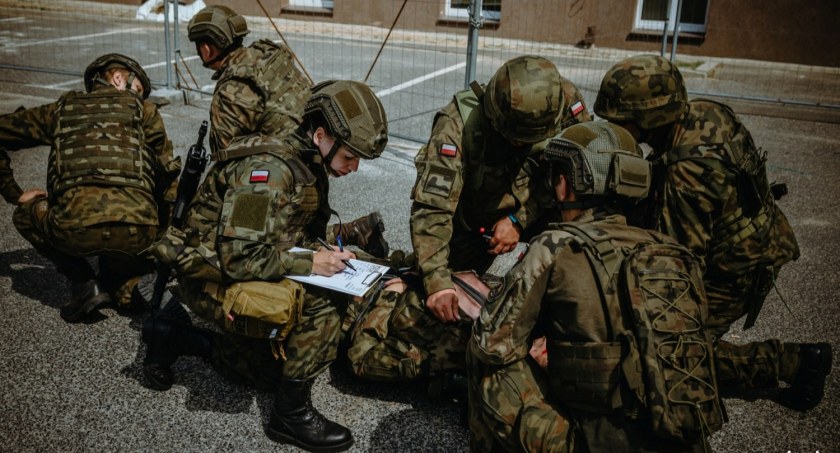 Tematyka ćwiczeń, w których wzięli udział m.in. żołnierze z jarosławskiego batalionu 3 PBOT, opierała się o sposoby udzielania pomocy w przypadku wystąpienia zdarzenia masowego, w którym poszkodowanych zostało kilkudziesięciu uczniów.