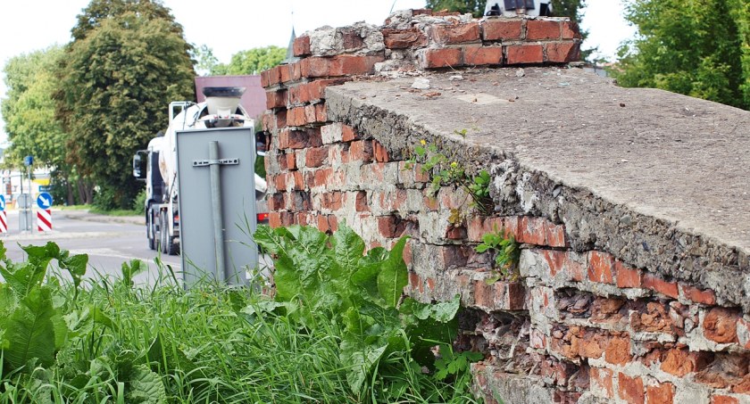 To, co pozostało po Bramie Krównickiej powinno się zdecydowanie uratować. Wielką stratą byłoby, gdyby ten zabytkowy obiekt przeszedł do historii. Niewiele, niestety, brakuje.