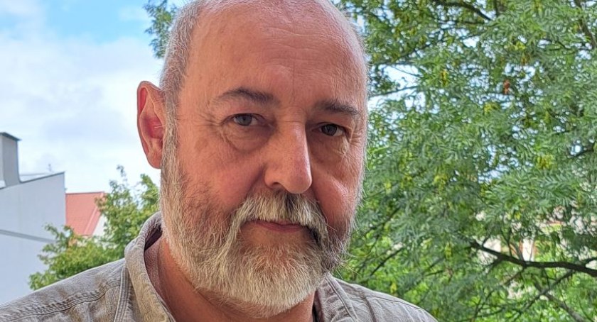 – Przemyśl to miasto, które jest jednym wielkim teatrem. Nie wiem, czy w teatrze można żyć przez cały czas, ale scenografia tego miasta – w zasadzie jedynego w pełni górskiego miasta w Polsce, bardziej górskiego niż  Zakopane – jest wyjątkowa – mówi dr Krzysztof Wielgus, pracownik naukowy i nauczyciel akademicki Wydziału Architektury Politechniki Krakowskiej, członek Komisji Architektury Militarnej Polskiego Komitetu Narodowego ICOMOS, przewodniczący Rady Konserwatorskiej przy Podkarpackim Konse