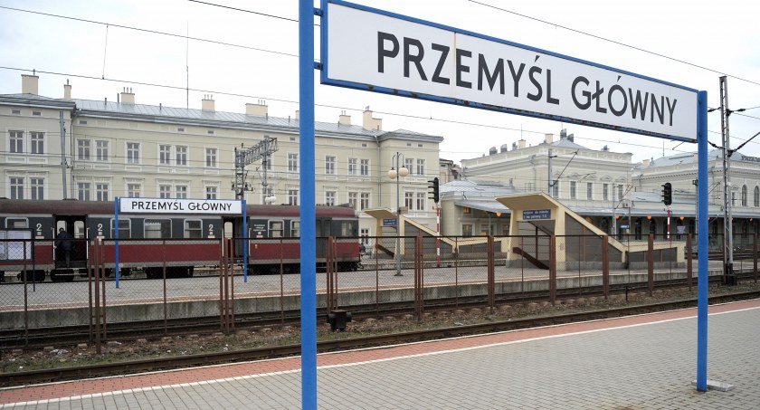 Prace naprawcze na stacji Przemyśl Główny rozpoczęte 28 sierpnia i trwające do 7 września oraz te w okresie od 8 do 14 października nie będą wymagały zamknięć torowych. Ograniczenie w ruchu pociągów nastąpi natomiast od dnia 8 września do 7 października./ Zdjęcie: zbiory własne