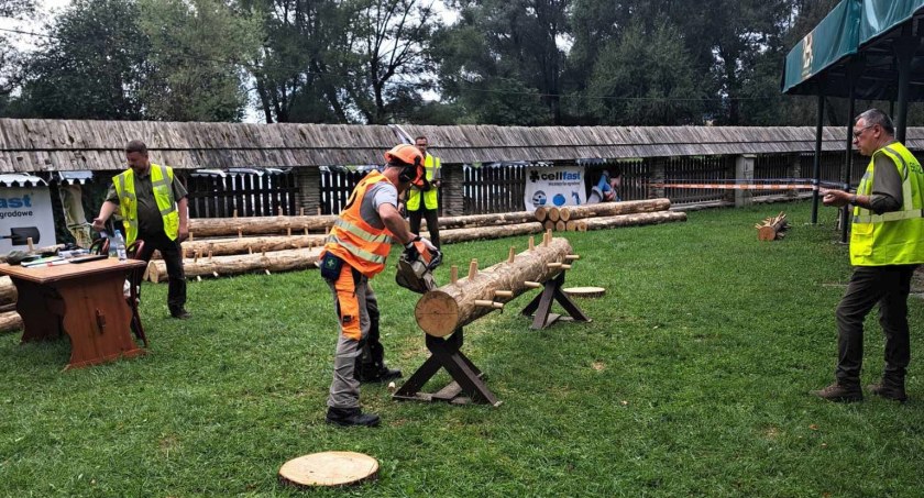 W XVII Regionalnych Zawodach Drwali walczyło łącznie 23 zawodników./Zdjęcia: Nadleśnictwo Oleszyce