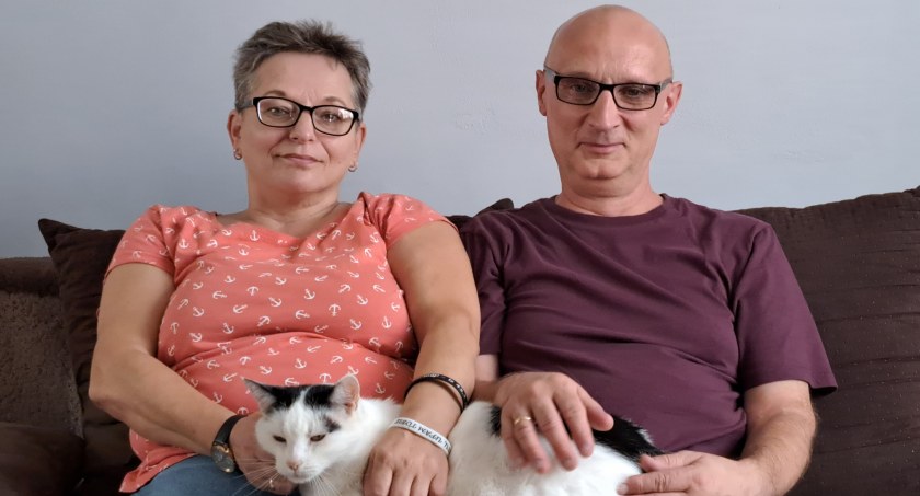 Odpowiedź na ostatnie pytanie, jakie padło podczas naszego spotkania w domu Państwa Wojtowiczów, wybrzmiała szczególnie. – Co powiedzielibyście osobom, które głęboko w sercu rozważają  decyzję o rodzicielstwie zastępczym, lecz są pełni obaw i wątpliwości? – zapytałam. – Bierzcie i kochajcie! – odpowiedzieli./ Zdjęcie: Urszula Gielo