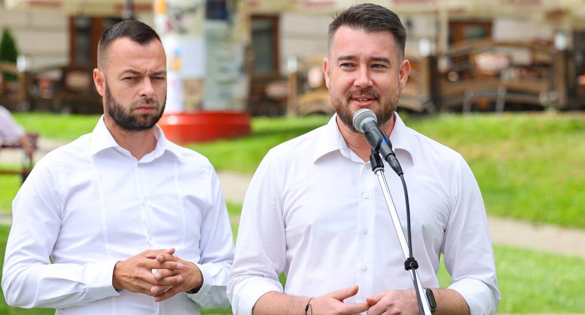 Przemyślanin Arkadiusz Południak (nr 13 na liście okręgu 22) jest przedsiębiorcą, z wykształcenia politologiem, który w działaniach związanych z polityką ma już doświadczenie.  (po prawej)