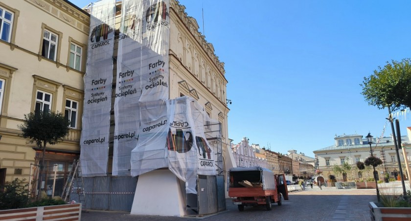 W br. najważniejsze prace wykonane zostaną przy ścianie północno-wschodniej, najbardziej zniszczonej i wizualnie zaniedbanej. Fot. Muzeum Kamienica Orsettich Jarosław