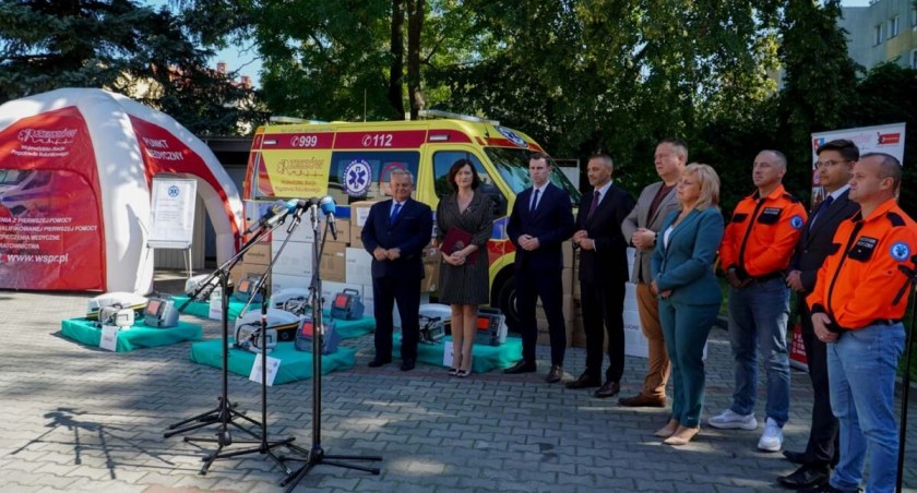 Podczas konferencji prasowej w stolicy województwa przypominano ogromne zaangażowanie naszych służb w ratowanie zdrowia i życia ludzkiego oraz proces przyjmowania uchodźców wojennych z Ukrainy. / Zdjęcia: PUW Rzeszów