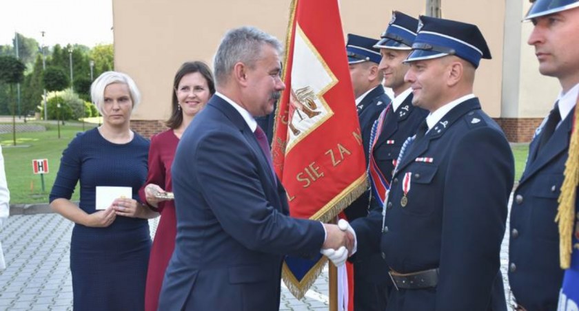 Podczas uroczystości pod adresem strażaków padło też wiele słów podziękowań za wzorowo pełnione zadania oraz szczerych słów gratulacji./ Zdjęcia: UG Pawłosiów