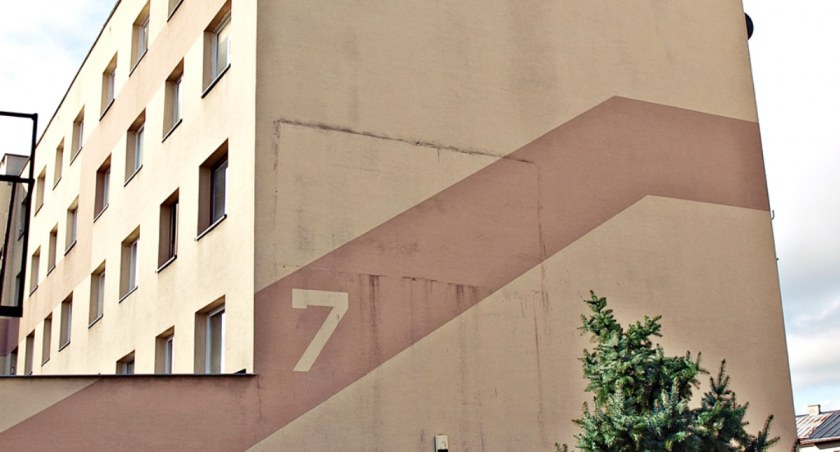 Mural upamiętniający kapitana Henryka Jaskułę mógłby powstać na bocznej ścianie bloku przy ulicy Borelowskiego 7 w Przemyślu. Fot. Mariusz Godos