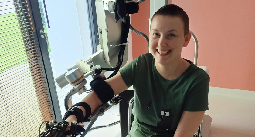 Wioleta Cichocka zaraża uśmiechem. Patrząc na jej promienną twarz, trudno go nie odwzajemnić. Zachowuje pogodę ducha mimo trudnych doświadczeń związanych z chorobą, która dla tak młodej osoby jest ogromnym ciosem./ Zdjęcia: G. Władysław